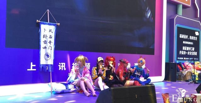 CJ的SG休息时是什么样？依然一排“腿精”，却有人悄悄脱了鞋-6.jpg