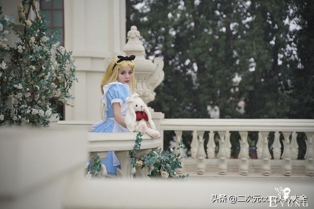 《爱丽丝梦游仙境》爱丽丝cos，小可爱和城堡更配哦-4.jpg