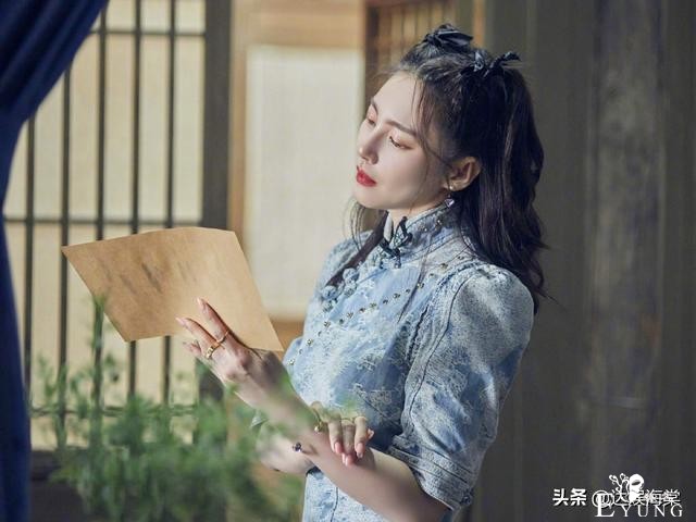 《密逃》两人同穿旗袍比美，官方认定张雨绮更美，杨幂表情绝了-7.jpg