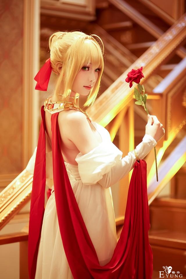 红色的优雅Cosplay二次元动漫-1.jpg