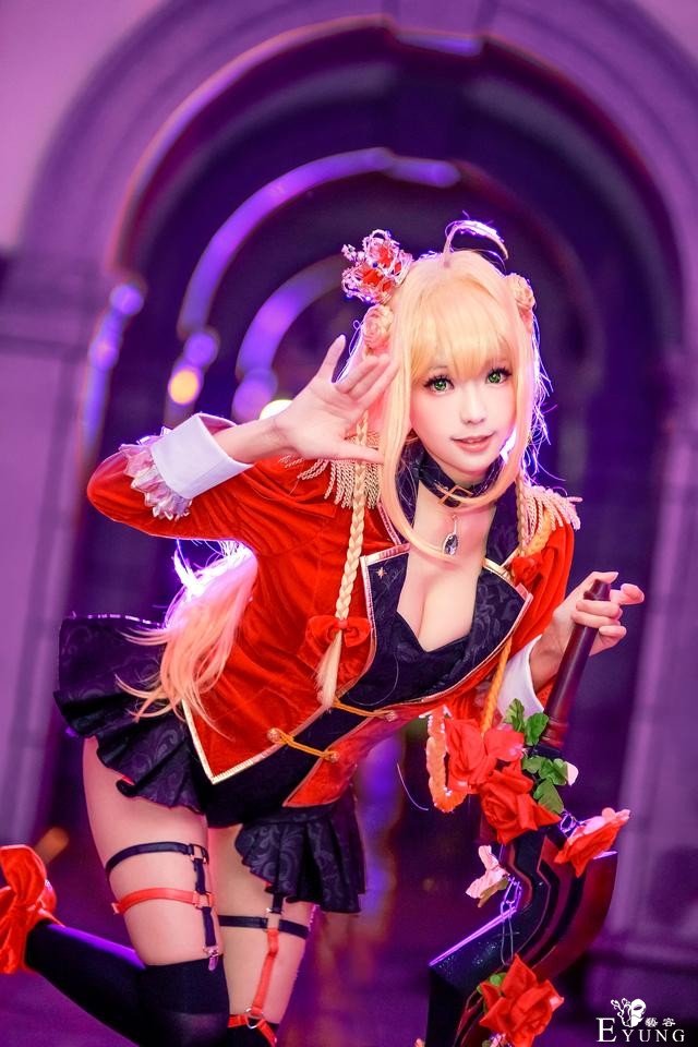 红色的优雅Cosplay二次元动漫-3.jpg