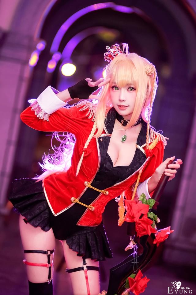 红色的优雅Cosplay二次元动漫-5.jpg