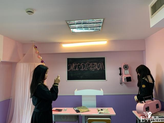 视频丨换装拍照馆：提供不同场景和服装 让顾客轻松拍出“网红”照片-2.jpg