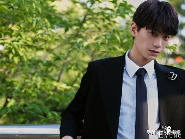 《心动3》首录，杨超越发聚餐视频，戚薇丁禹兮打招呼对比太明显-9.jpg
