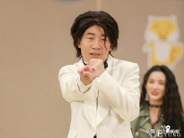 杨迪被指不尊重硬糖少女，却得谢娜力挺，原因与赵丽颖事件相似-5.jpg