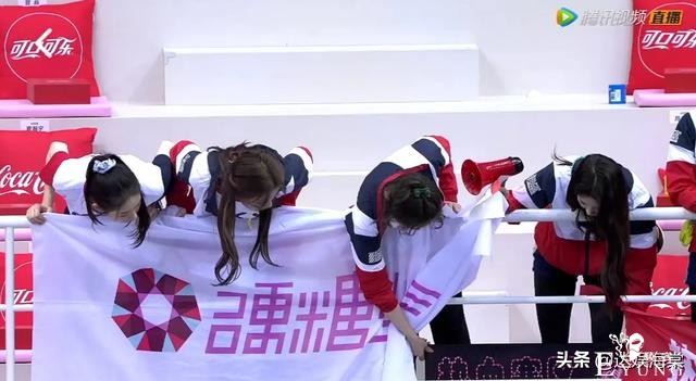 硬糖少女被批遮挡r1se横幅，看清刘些宁的动作：陈卓璇不用澄清-3.jpg