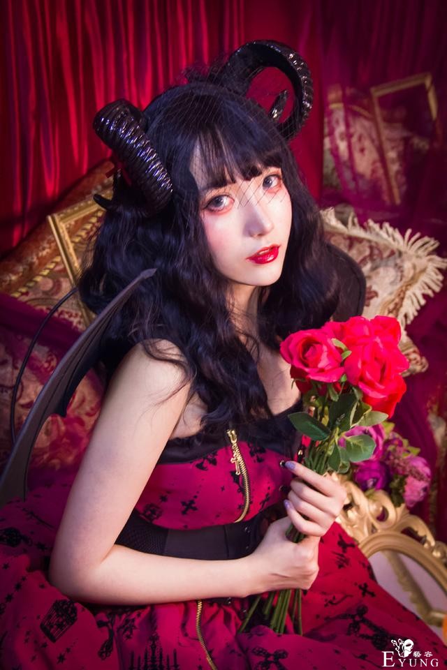 小恶魔cos小姐姐，你这个系列我好像看过-2.jpg