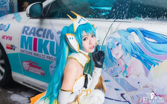 初音未来cos没想到吧，初音修起车来也毫不含糊-6.jpg