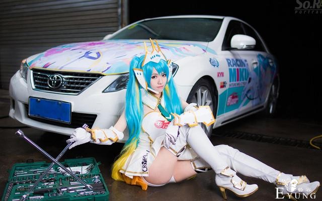 初音未来cos没想到吧，初音修起车来也毫不含糊-8.jpg
