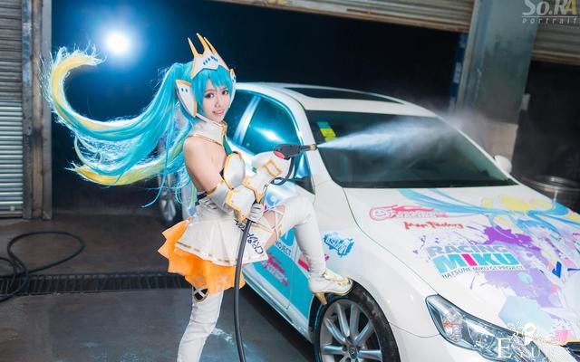 初音未来cos没想到吧，初音修起车来也毫不含糊-12.jpg