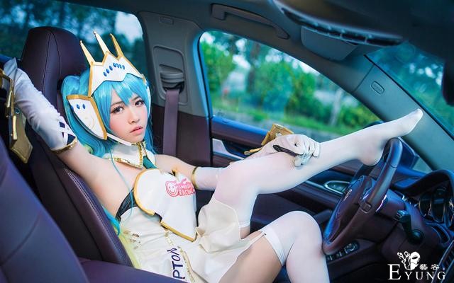 初音未来cos没想到吧，初音修起车来也毫不含糊-9.jpg