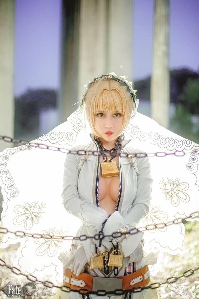 花嫁尼禄Nero cos穿婚纱脖上挂把锁啥节奏-2.jpg