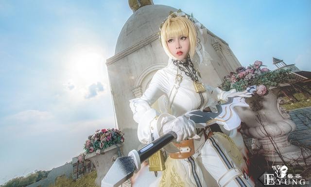 花嫁尼禄Nero cos穿婚纱脖上挂把锁啥节奏-9.jpg