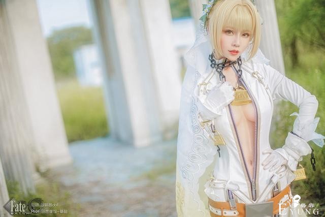 花嫁尼禄Nero cos穿婚纱脖上挂把锁啥节奏-6.jpg