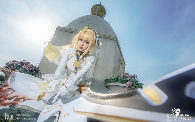 花嫁尼禄Nero cos穿婚纱脖上挂把锁啥节奏-8.jpg