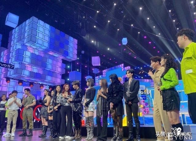 THE9出道后人气飙升，新歌刚上线销量破20万，又受邀参加快本录制-11.jpg