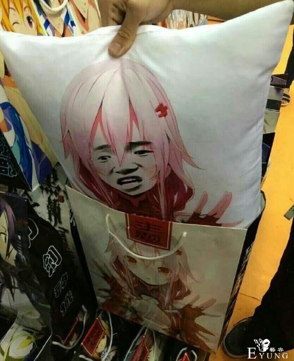 网友晒奇葩抱枕，7米长的不算啥，还有美少女化身表情包-4.jpg