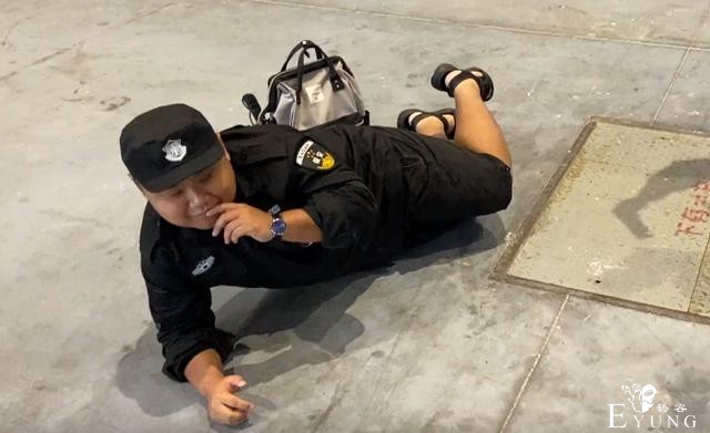 年年漫展都有神COS，今年这个保安我觉得还行-2.jpg