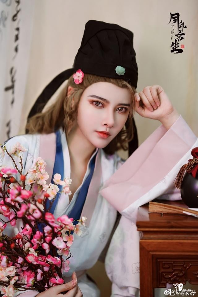 《江南百景图》唐伯虎cos，翩翩公子温润如玉，一眼就心动-1.jpg