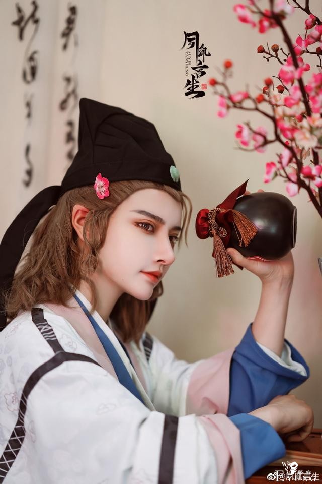 《江南百景图》唐伯虎cos，翩翩公子温润如玉，一眼就心动-6.jpg