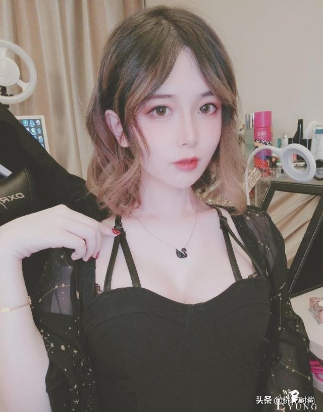 女装大佬轩墨宝宝承认隆胸，穿上皮卡丘上衣，不愧是最萌伪娘-6.jpg