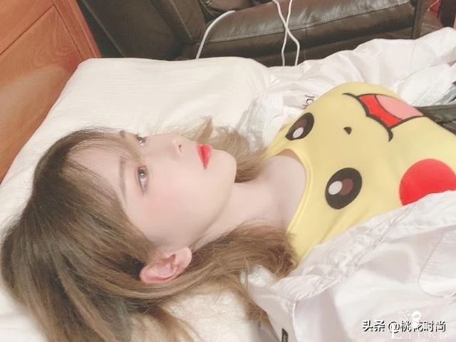女装大佬轩墨宝宝承认隆胸，穿上皮卡丘上衣，不愧是最萌伪娘-8.jpg