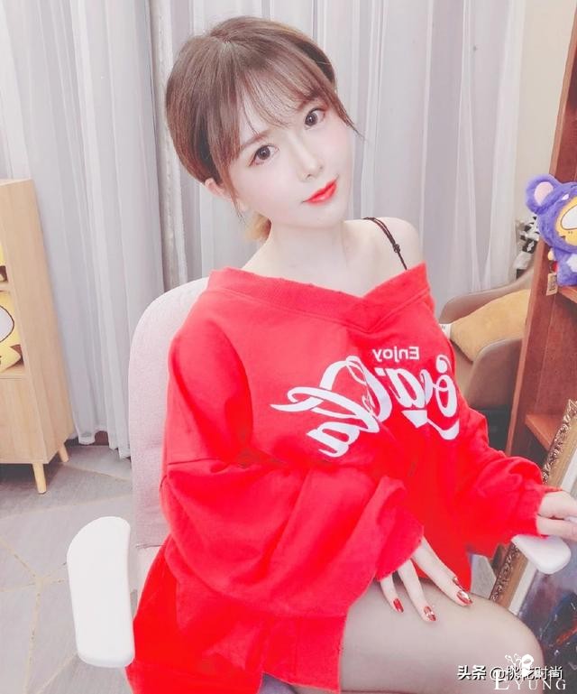 女装大佬轩墨宝宝承认隆胸，穿上皮卡丘上衣，不愧是最萌伪娘-11.jpg