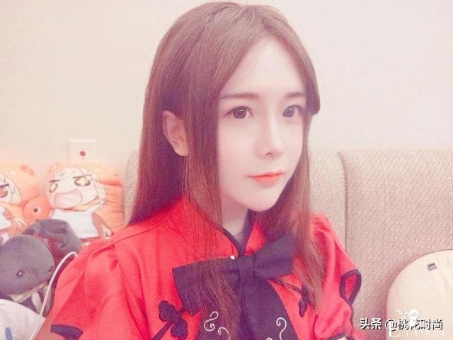 女装大佬轩墨宝宝承认隆胸，穿上皮卡丘上衣，不愧是最萌伪娘-10.jpg