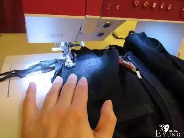 “美女变装秀”刷屏！别人扔的衣服，她改造后却穿成时尚网红博主-12.jpg