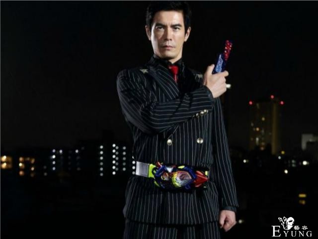 假面骑士01剧场版Boss，血红亚克登场，“老实人”味道真香-2.jpg