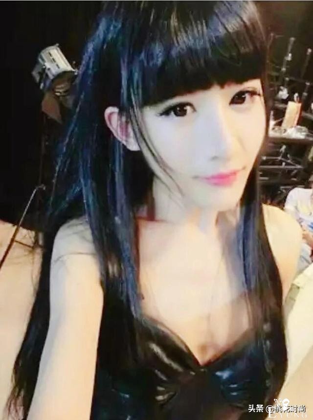 最美伪娘，穿上一袭白裙，比女人还有魅力，是怎么做到的？-3.jpg