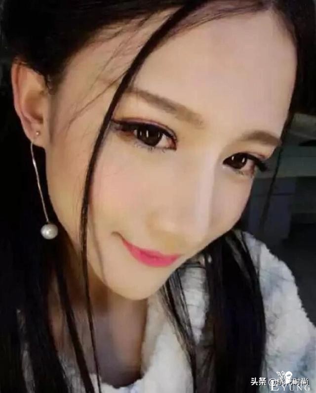 最美伪娘，穿上一袭白裙，比女人还有魅力，是怎么做到的？-8.jpg