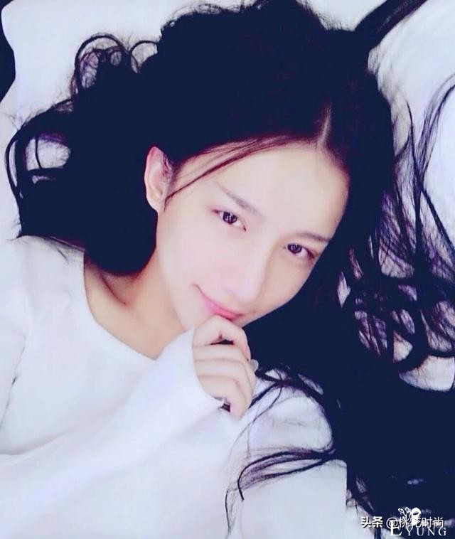 最美伪娘，穿上一袭白裙，比女人还有魅力，是怎么做到的？-7.jpg