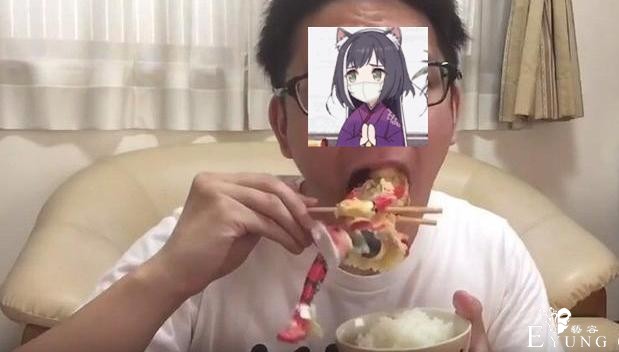 拿手办泡面已经不新鲜了，“丧心病狂”的大佬已经用手办装食物了-8.jpg