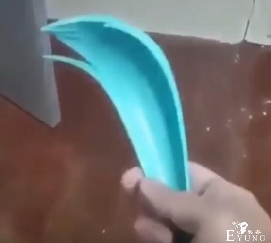 拿手办泡面已经不新鲜了，“丧心病狂”的大佬已经用手办装食物了-6.jpg