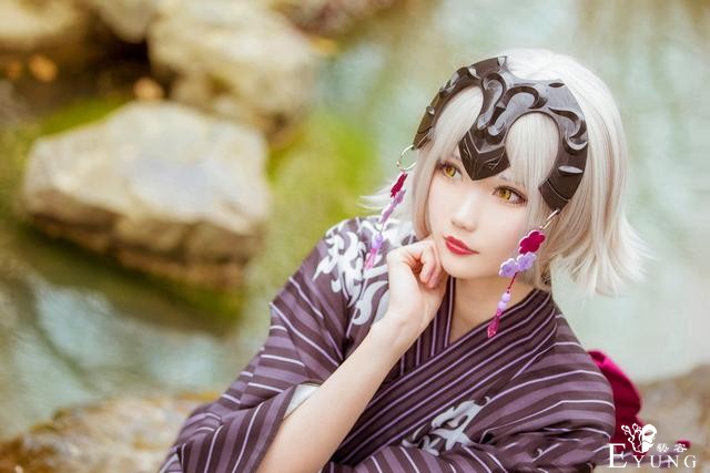 三组漂亮妹子COS的人气游戏《FGO》角色贞德！还原度不错-2.jpg