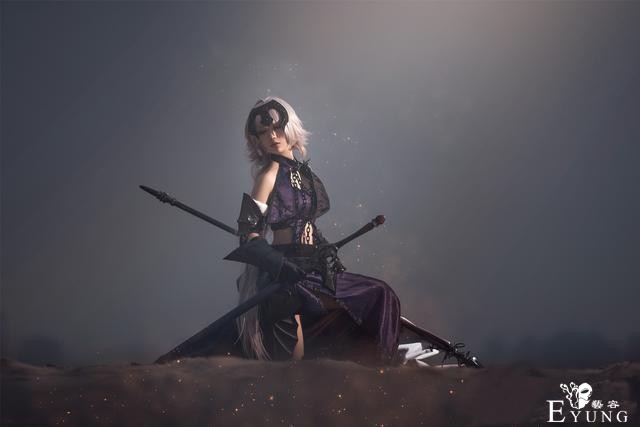 三组漂亮妹子COS的人气游戏《FGO》角色贞德！还原度不错-18.jpg