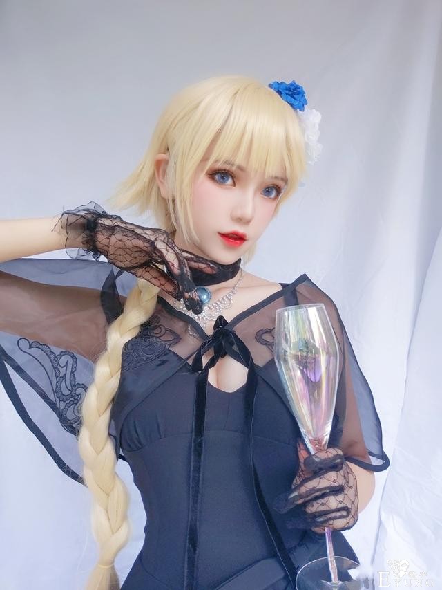 三组漂亮妹子COS的人气游戏《FGO》角色贞德！还原度不错-14.jpg