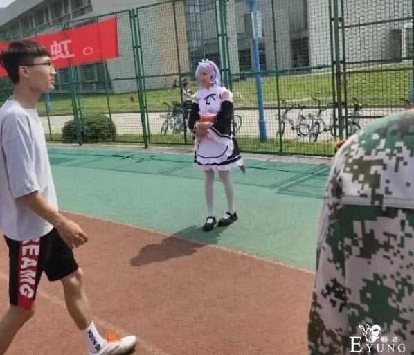 又到一年军训日，我还是对那个COS雷姆送西瓜的学姐念念不忘-2.jpg