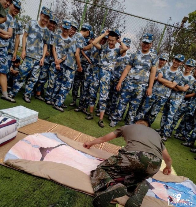 又到一年军训日，我还是对那个COS雷姆送西瓜的学姐念念不忘-5.jpg