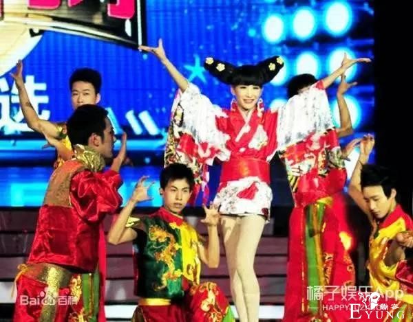 还记得中国最美“伪娘”小灿么？他换上男装依然帅翻一片！-10.jpg