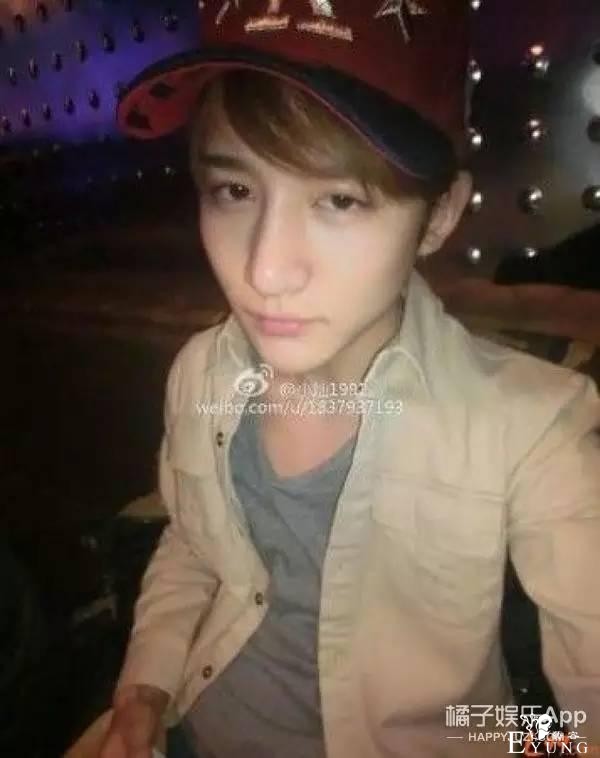 还记得中国最美“伪娘”小灿么？他换上男装依然帅翻一片！-18.jpg