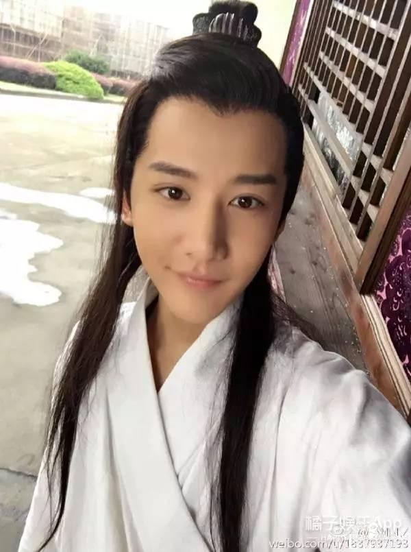 还记得中国最美“伪娘”小灿么？他换上男装依然帅翻一片！-33.jpg