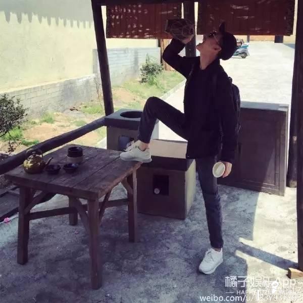 还记得中国最美“伪娘”小灿么？他换上男装依然帅翻一片！-36.jpg