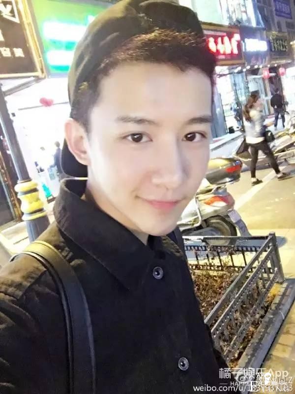 还记得中国最美“伪娘”小灿么？他换上男装依然帅翻一片！-35.jpg
