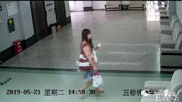 南宁某高校图书馆出现“变装男”，穿女装做不可描述动作，再看到速报警！-4.jpg