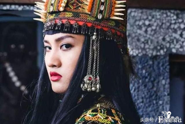 比女人还要女人，这10位男扮女装的表演太精彩了！-1.jpg