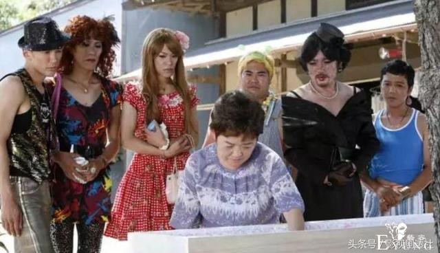 比女人还要女人，这10位男扮女装的表演太精彩了！-11.jpg