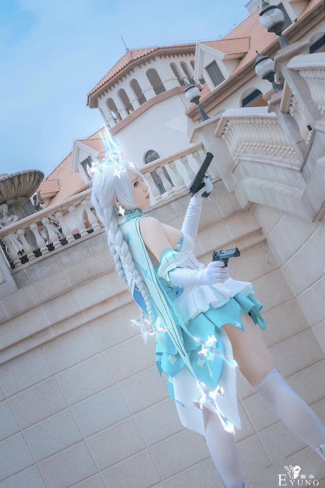 三位漂亮COSER扮演的国产人气手游《崩坏学园3》角色琪亚娜-15.jpg