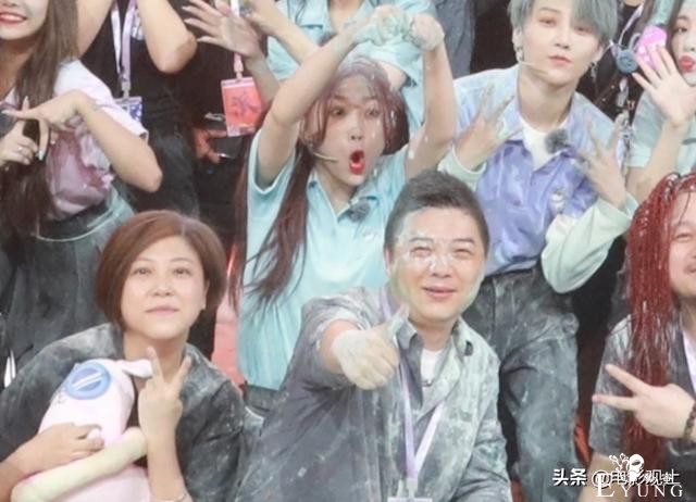 THE9团综合照，“大虞海棠”抢镜，瞧见虞书欣动作：不愧是你-6.jpg